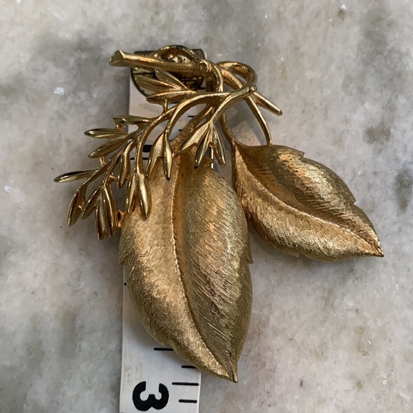 Vintage Sarah Coventry Gold Leaf Brooch - Picture 4 of 5